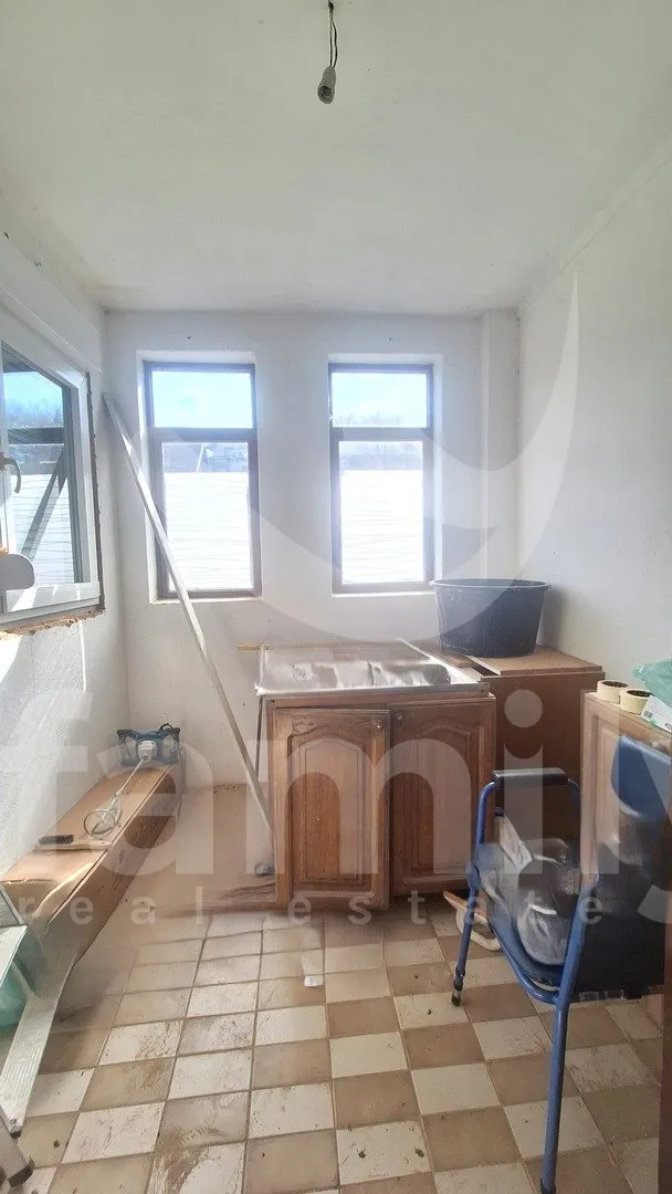 stan za renovaciju na veoma mirnoj lokaciji - slika 5