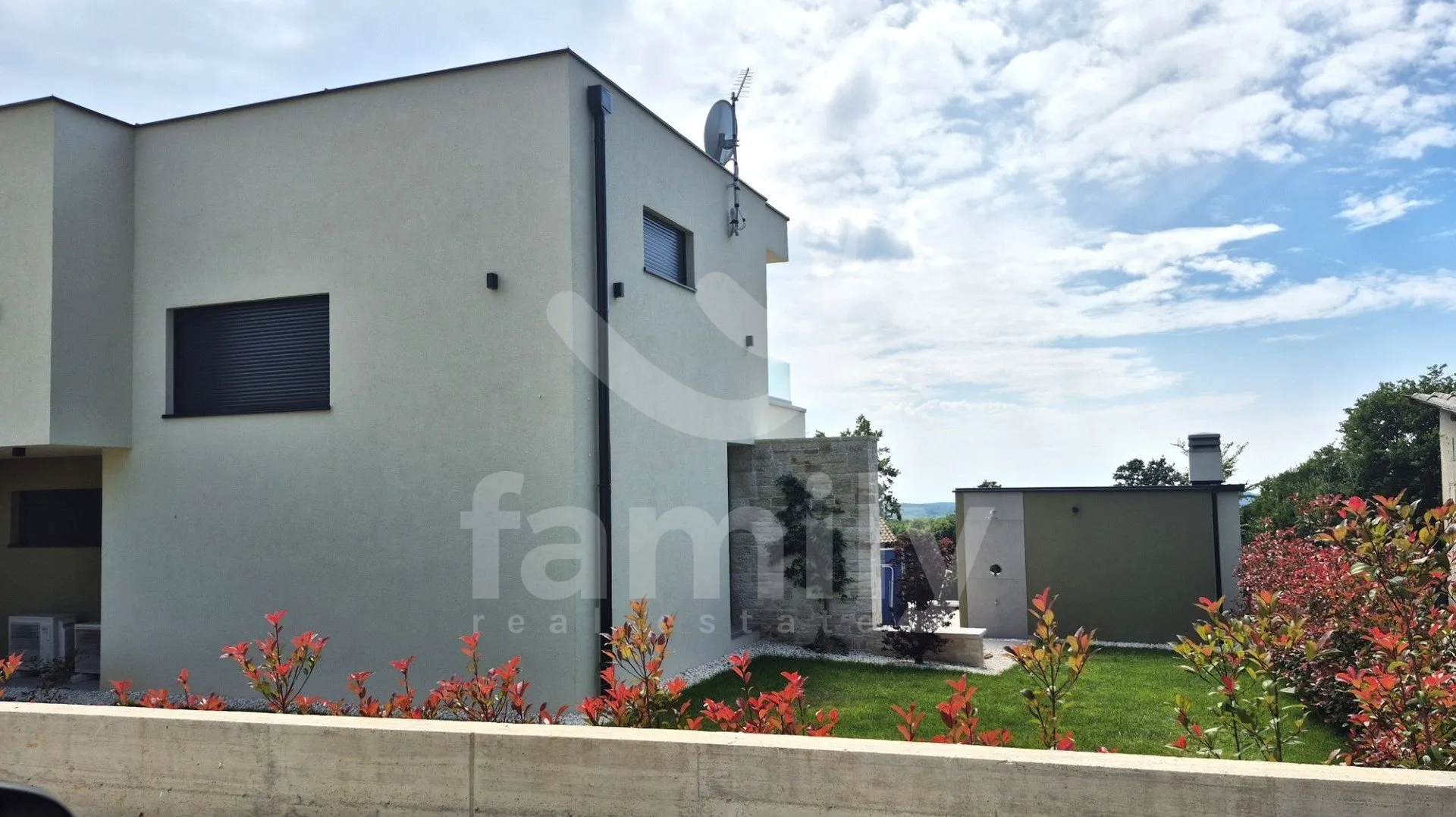 moderno opremljena vila sa bazenom na divnoj lokaciji - slika 6