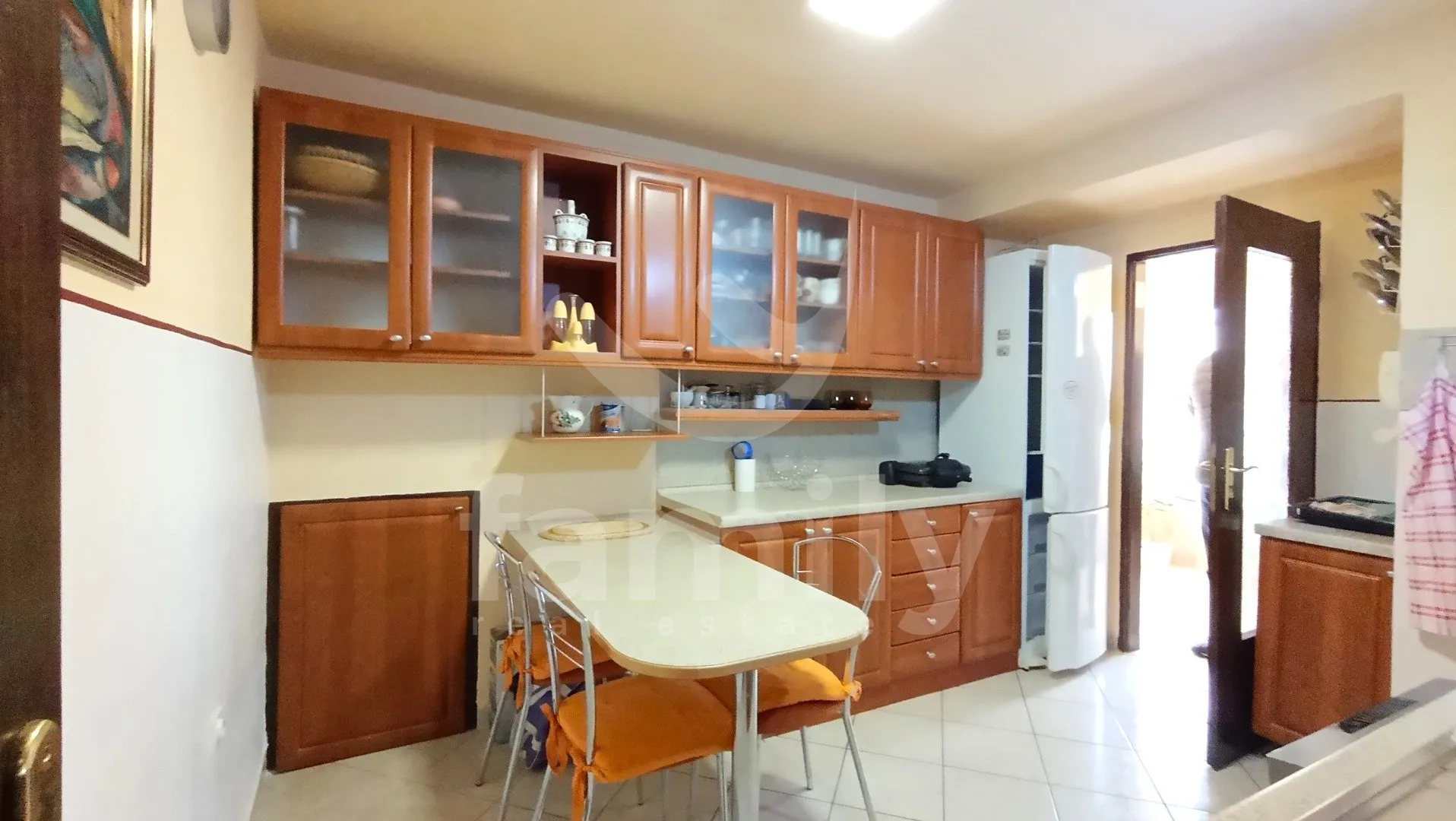 renovirana kuća u prigradskom naselju pule - slika 2