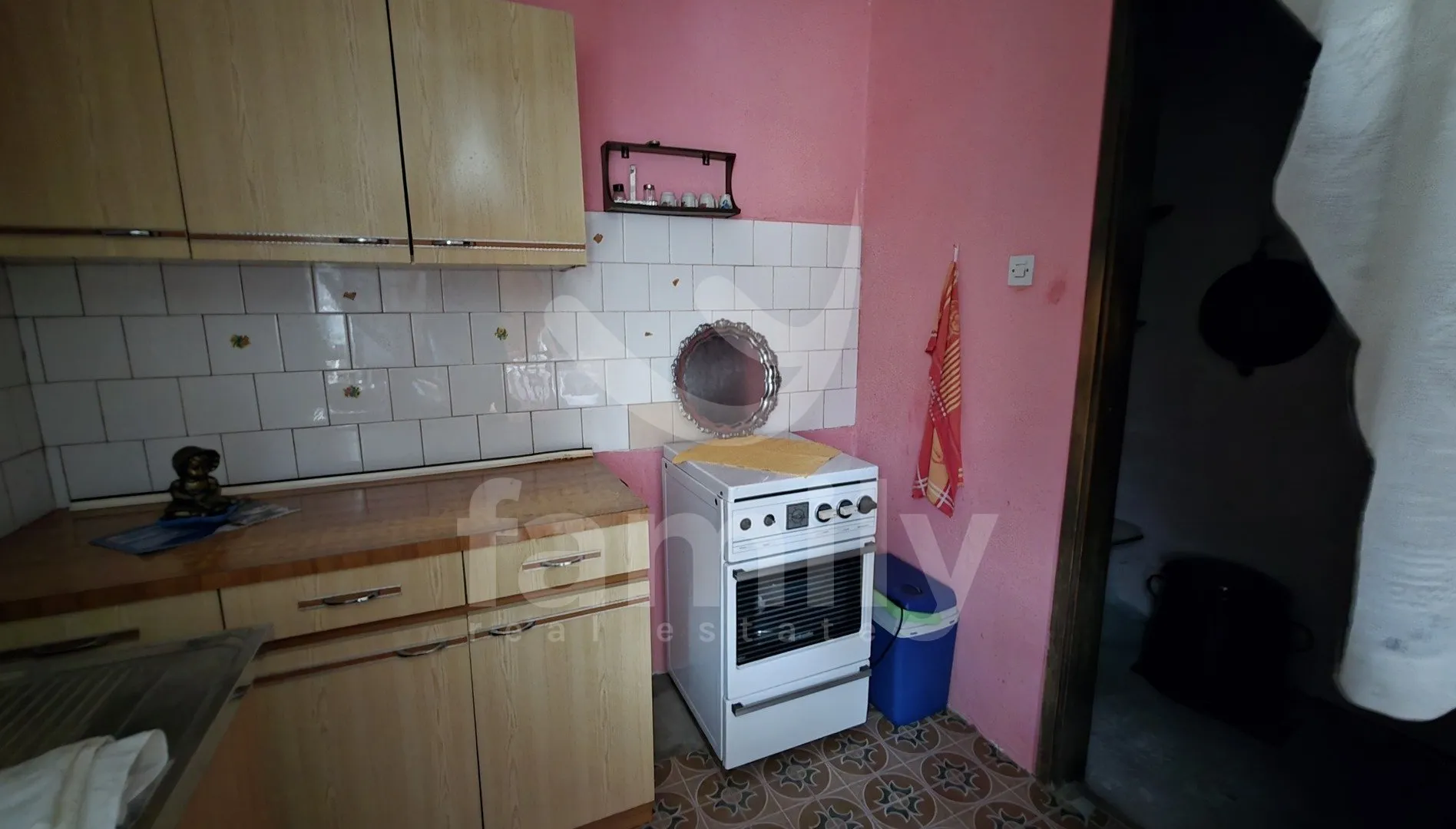 prodaja kuće s pomoćnim objektima te dva jutra zemlje u lađevcu - slika 15
