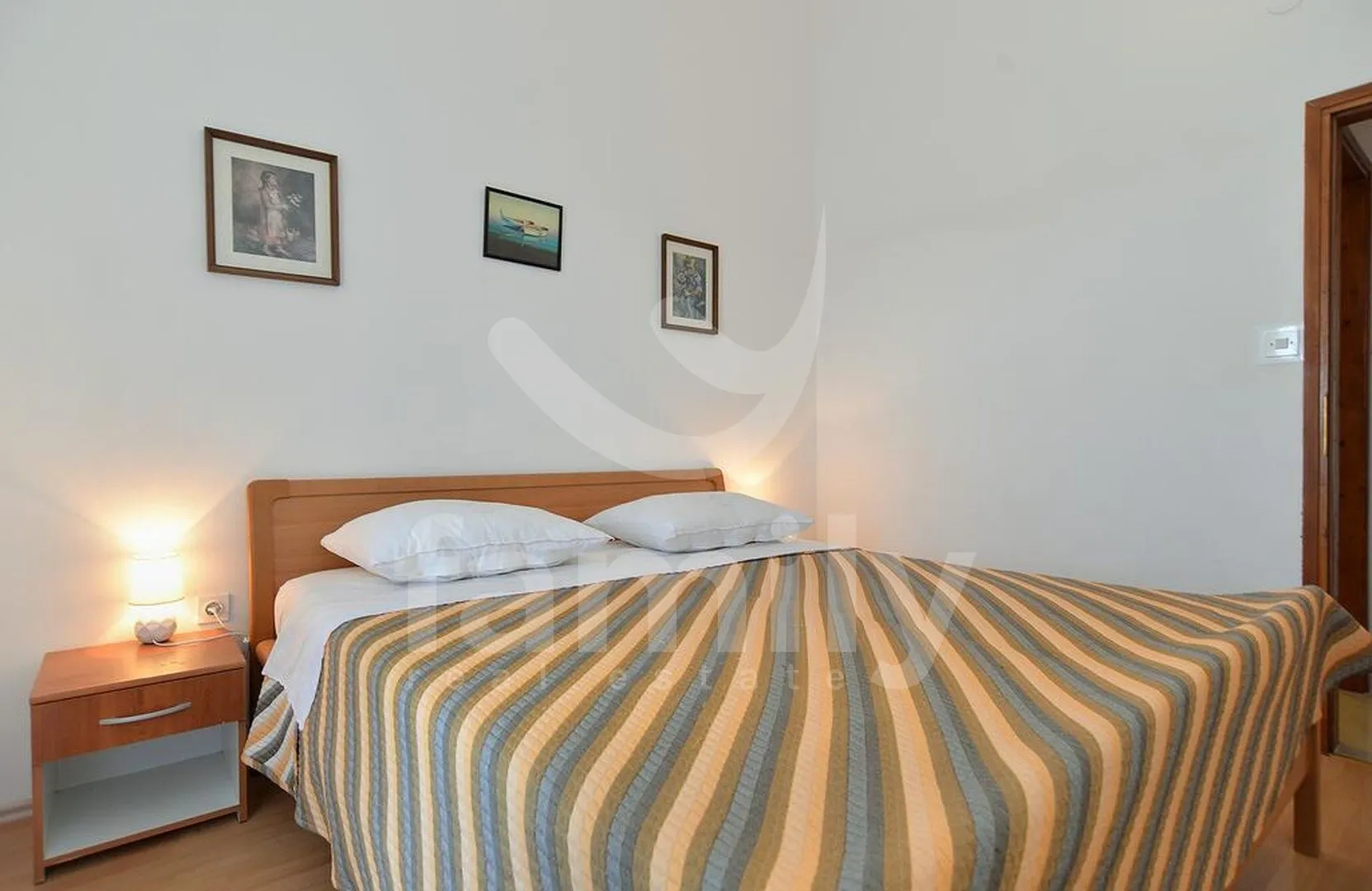 profitabilna apartmanska kuća sa bazenom i 6 stanova - slika 17