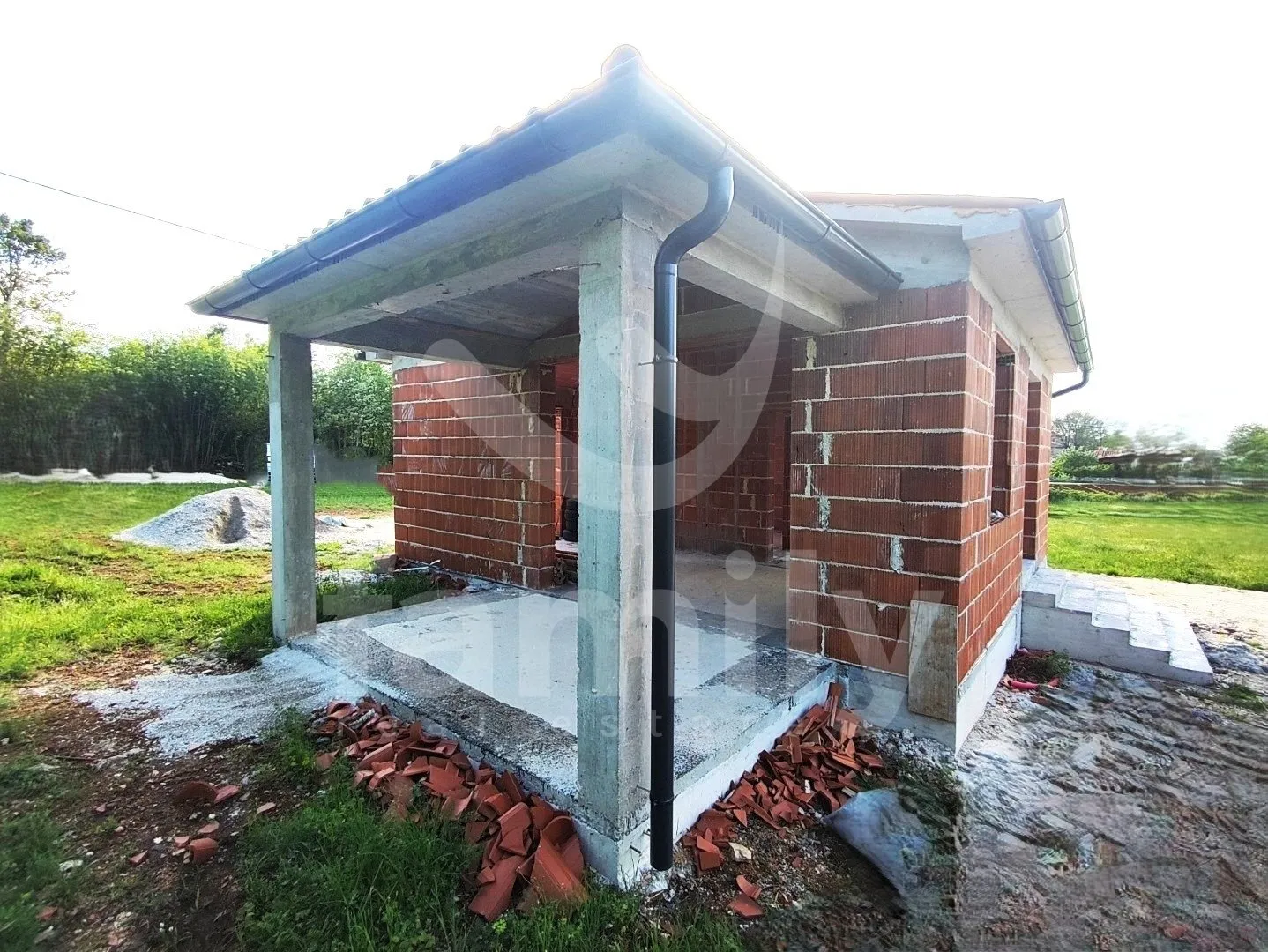 samostojeća prizemnica - roh bau na mirnoj lokaciji - slika 5