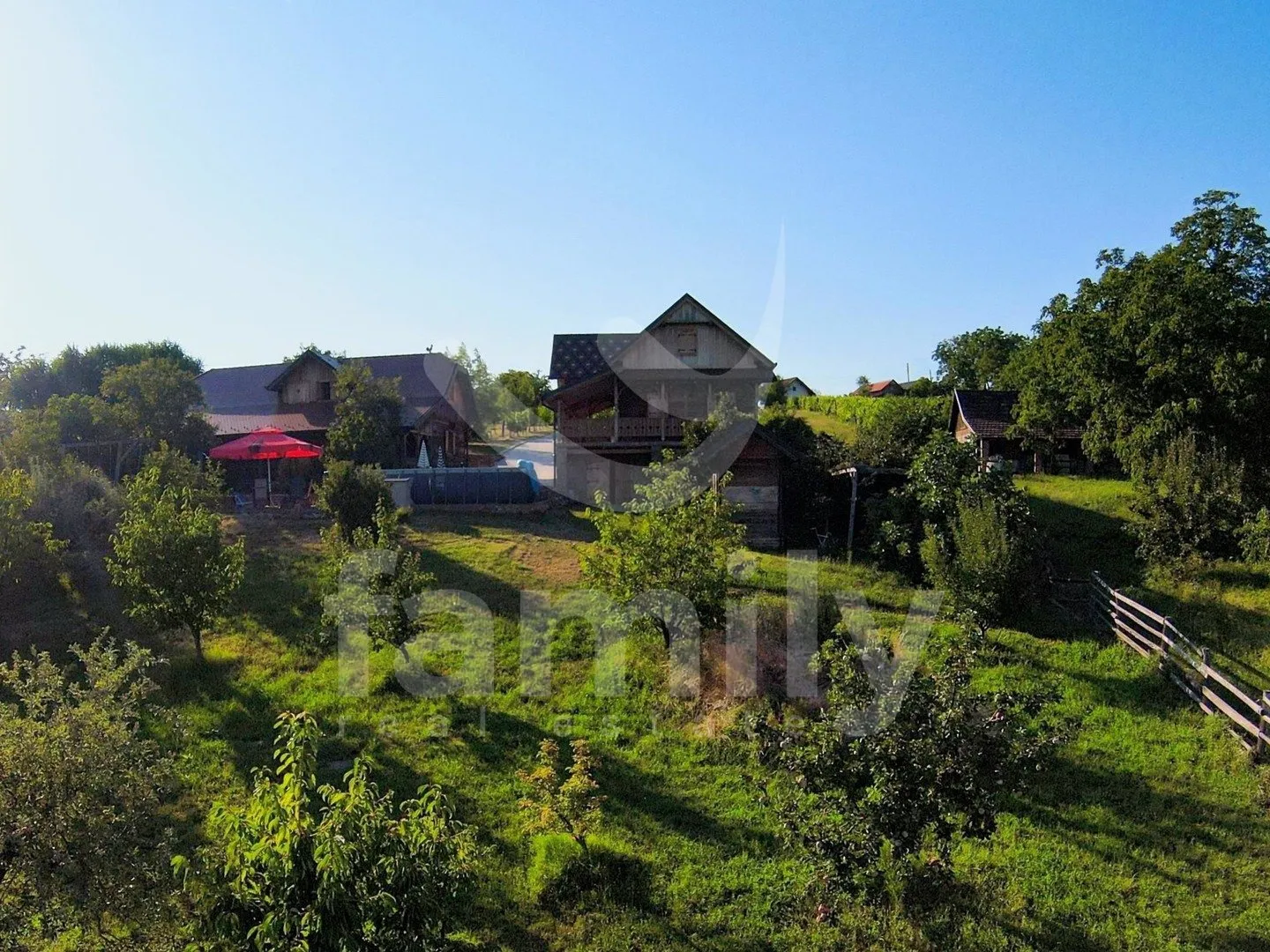 dvije hrastove kuće, bazen, vinograd i voćnjak - slika 3