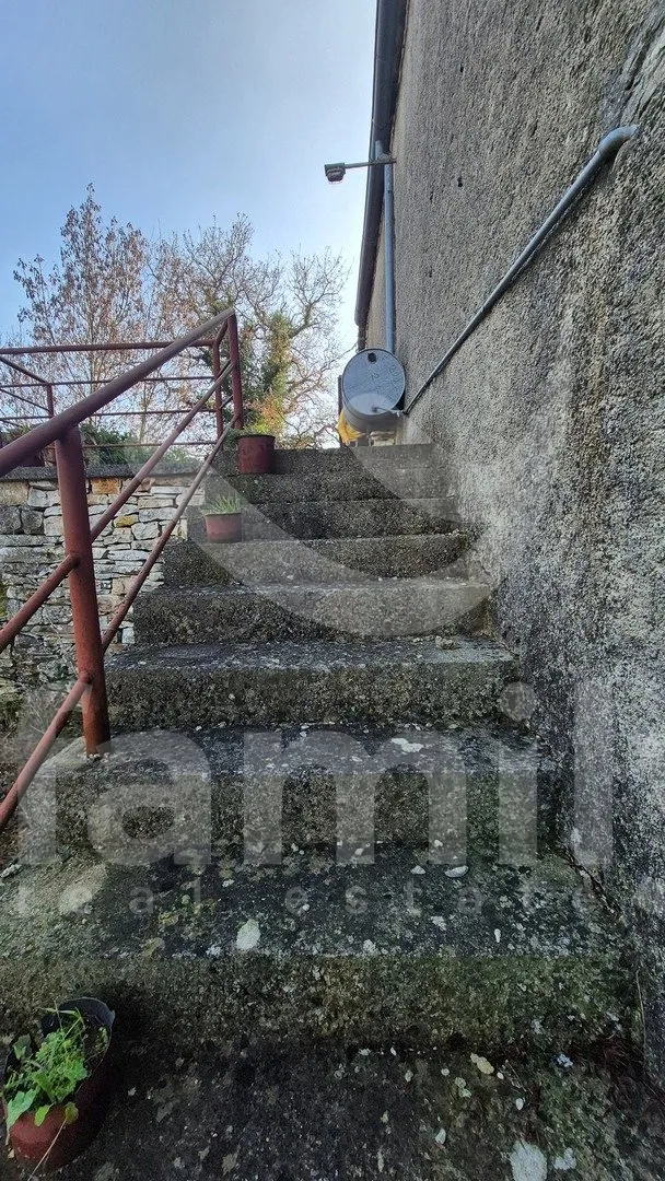prodaja izuzetno prostranog zemljišta sa dvojnom kamenom kućom - slika 16