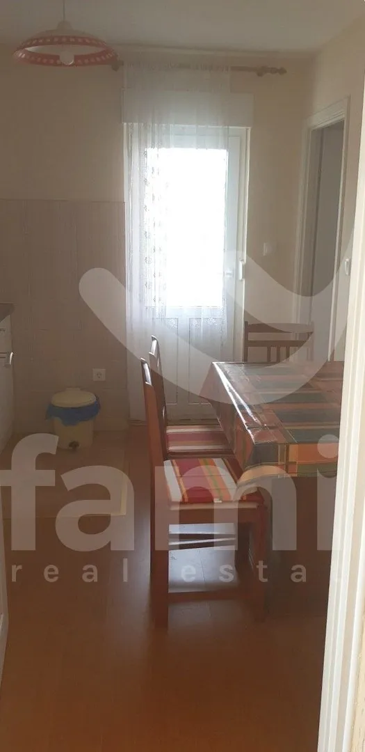 prodaja prostrane kuće sa četiri stana na 500 m od mora - slika 2