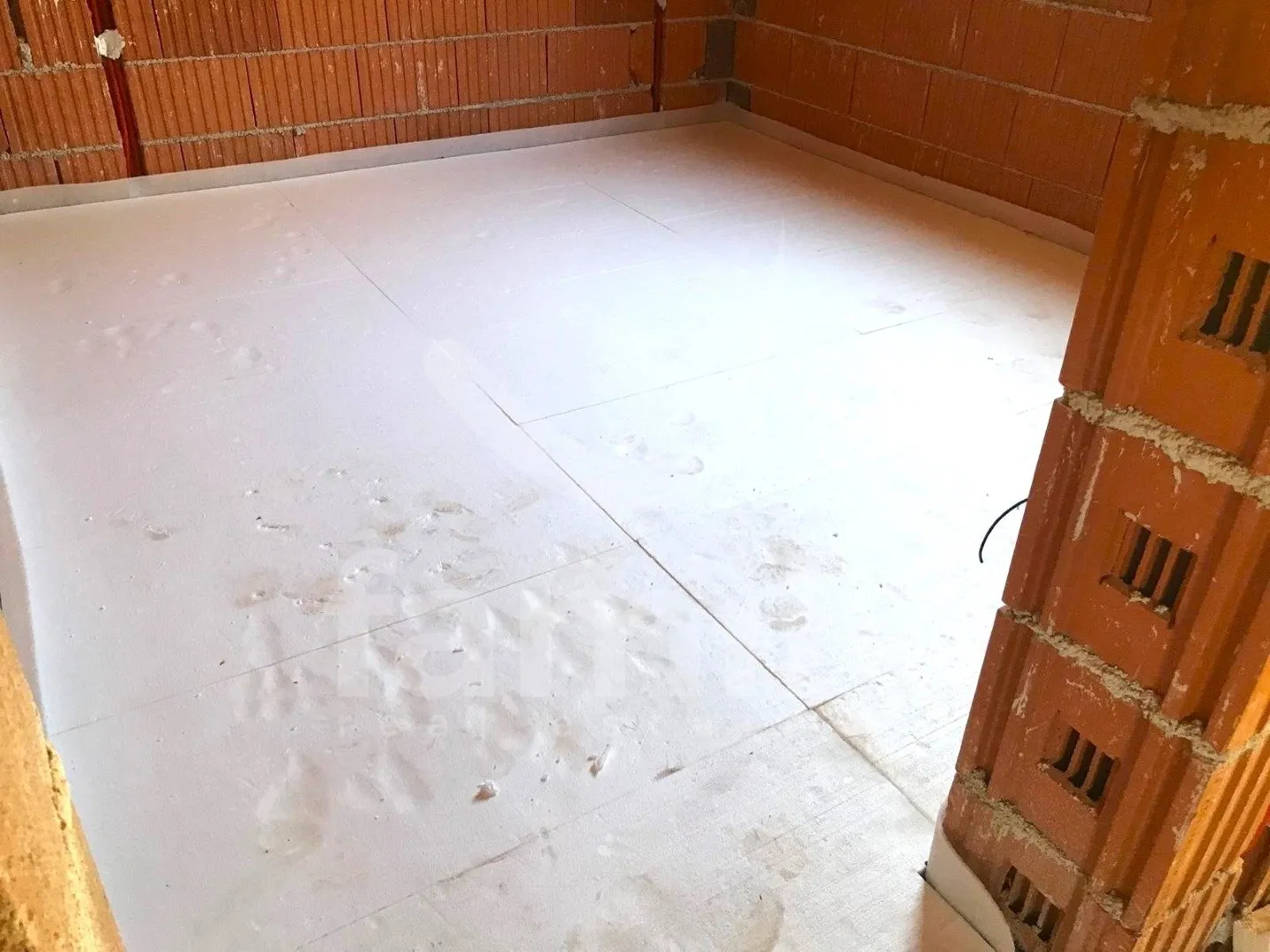 prodaja predivne kuće sa bazenom okružena prirodom i zelenilom - slika 16