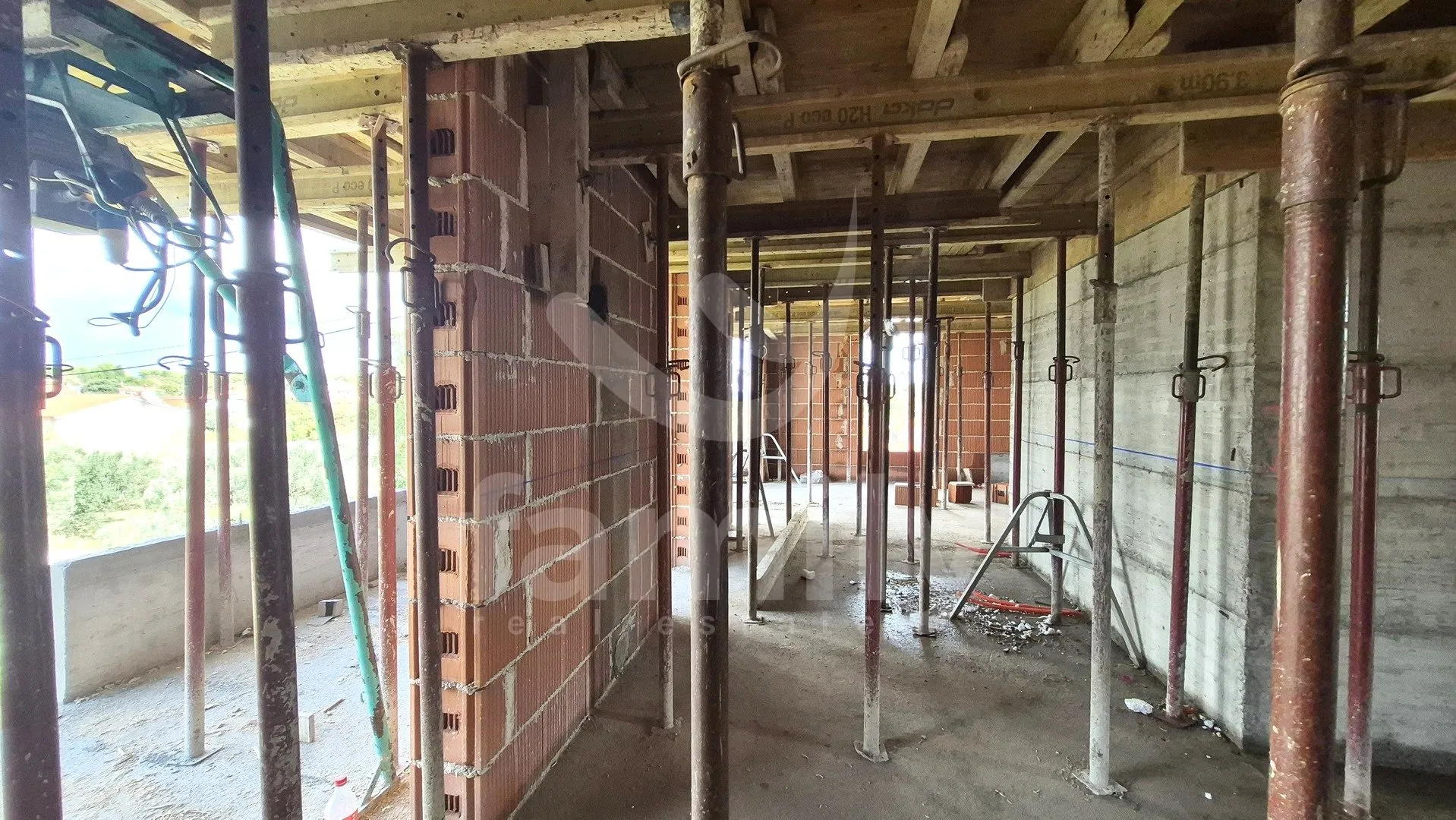 prostran penthouse u modernoj novogradnji - slika 23