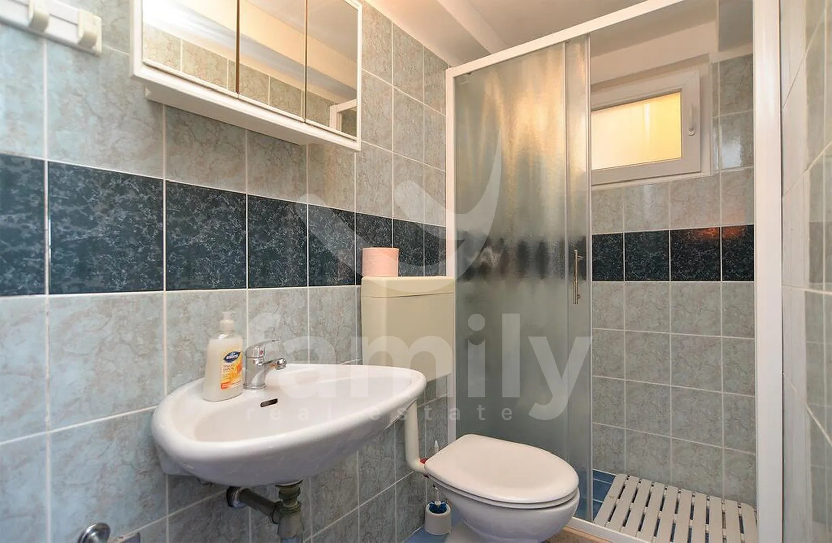 profitabilna apartmanska kuća sa bazenom i 6 stanova - slika 18
