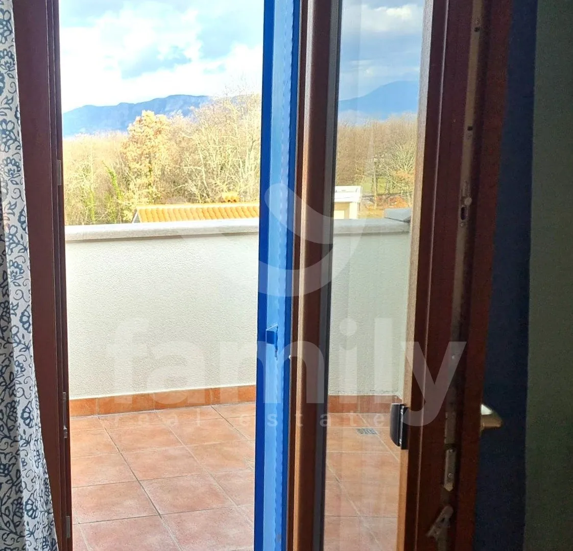 visokokvalitetna kamena vila sa bazenom i garažom - slika 27