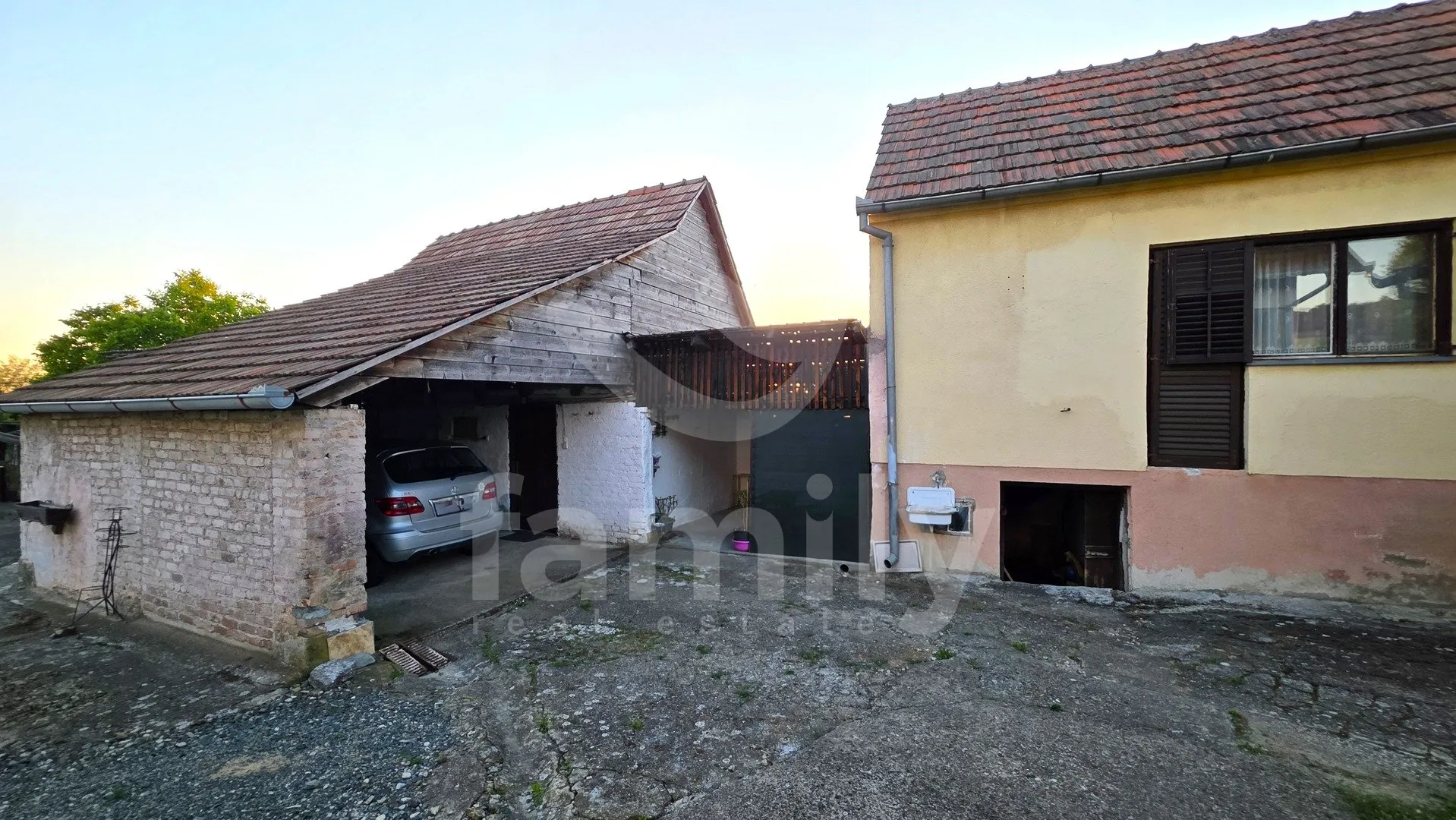obiteljsko imanje u lađevcu – dvije kuće, podrumi, pomoćni objekti i okućnice - slika 11