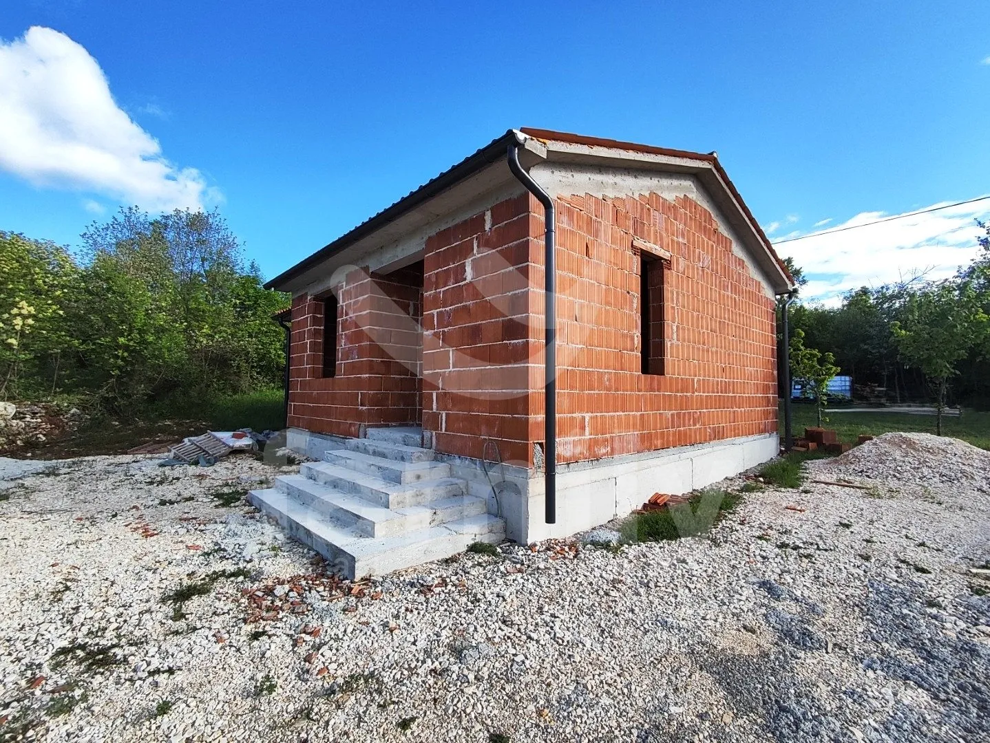 samostojeća prizemnica - roh bau na mirnoj lokaciji - slika 3