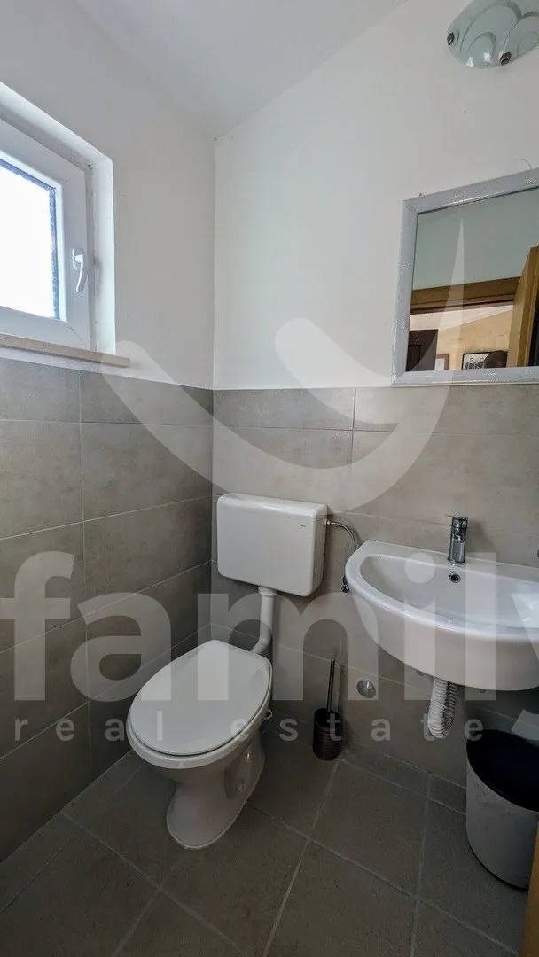 prodaja predivna kuća sa više apartmana i građevinskim zemljištem - slika 25