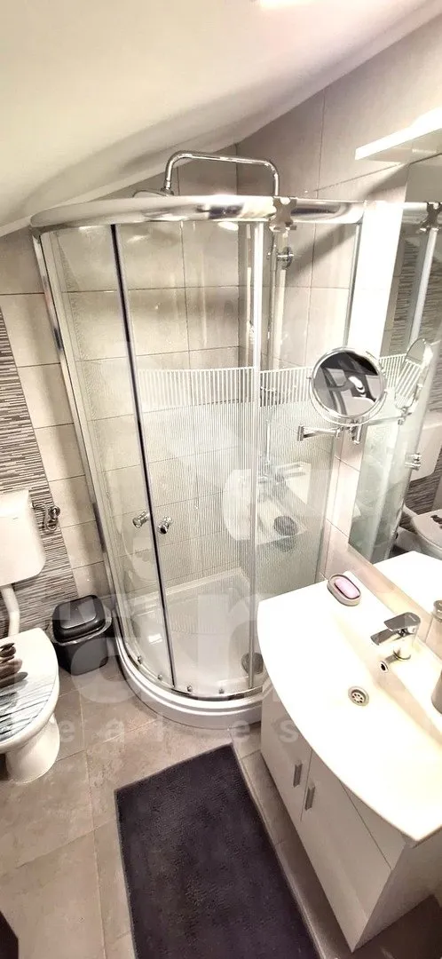 apartmanska kuća sa 4 stana i pogledom na more - slika 9