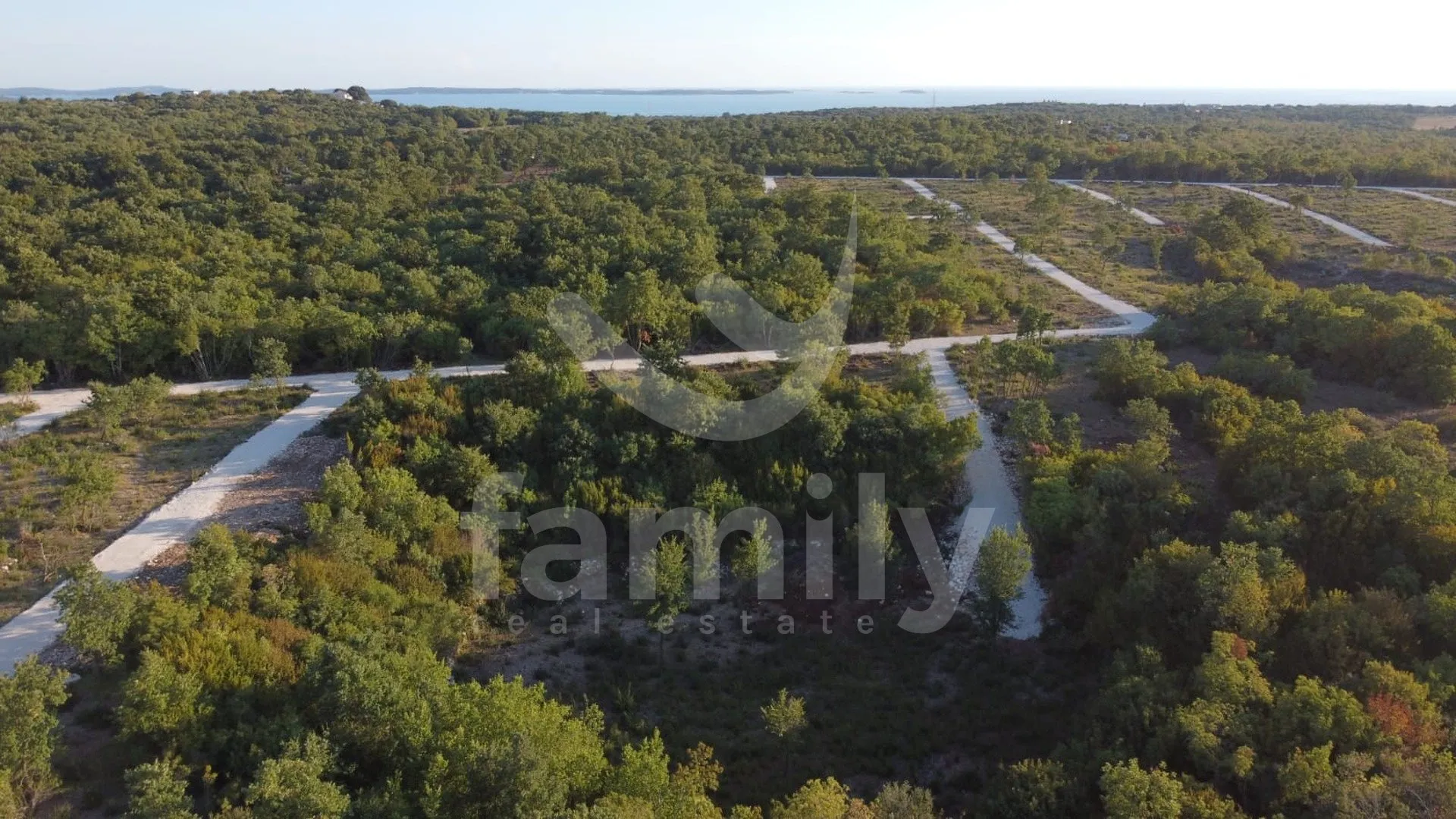 Poljoprivredno Zemljište Na Odličnoj Lokaciji - Bale