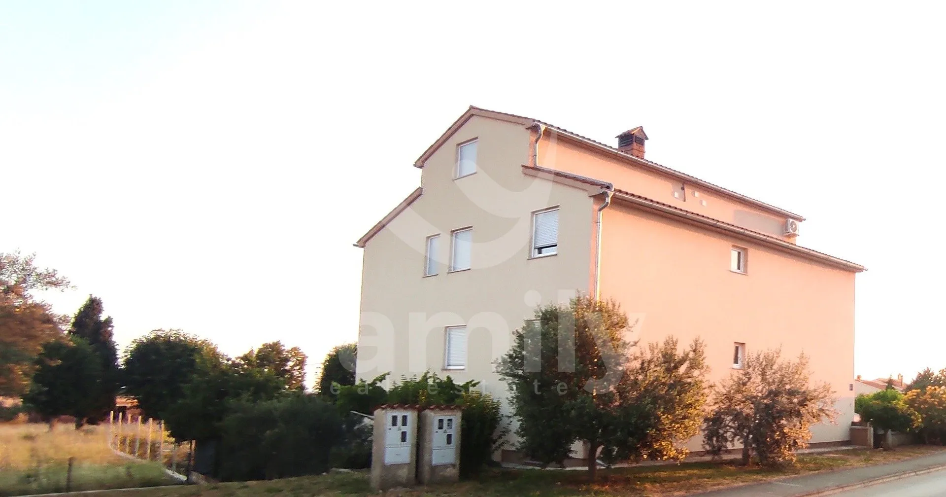 apartmanska kuća sa 4 stana i pogledom na more - slika 23