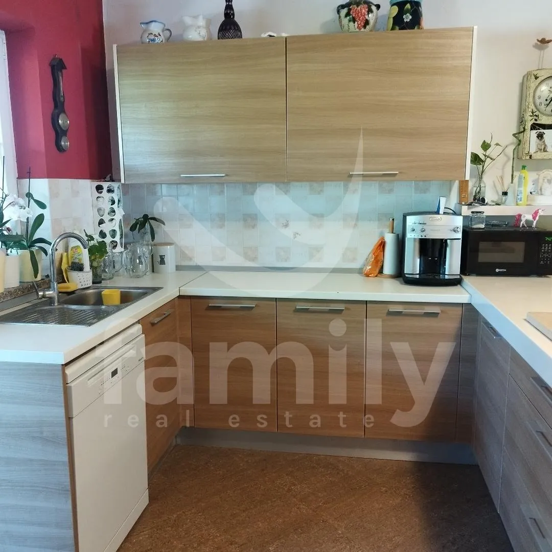 profitabilna apartmanska kuća sa bazenom i 6 stanova - slika 23