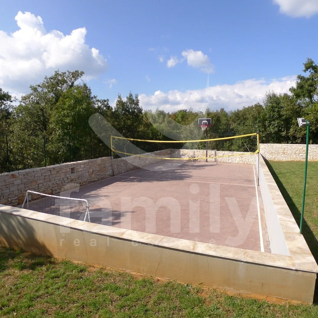 prestižna vila sa sportskim sadržajima i bazenom na mirnoj lokaciji - slika 25