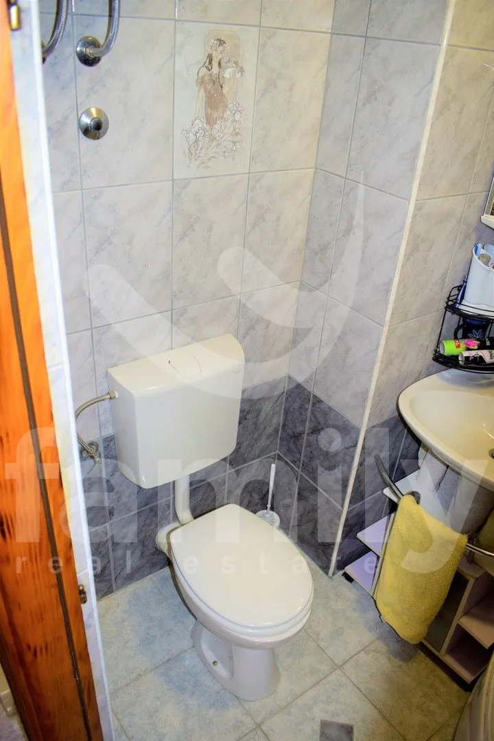 veoma rentabilna kuća sa bazenom - slika 19