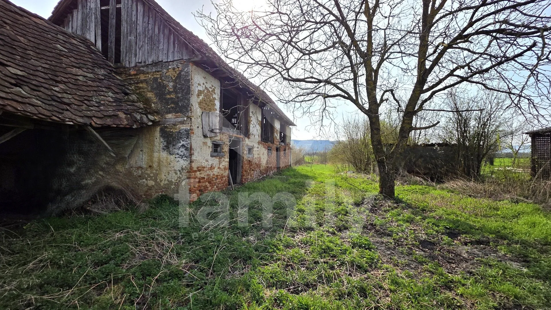 prodaja kuće sa prostranom okućnicom u dragovcima - slika 8