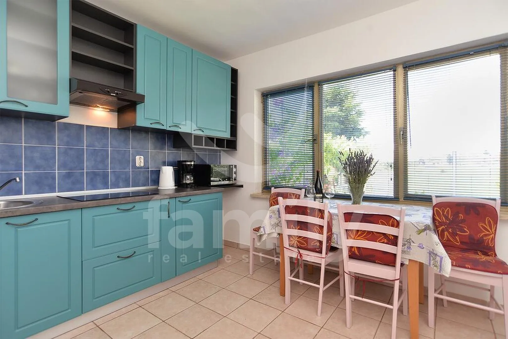 profitabilna apartmanska kuća sa bazenom i 6 stanova - slika 14