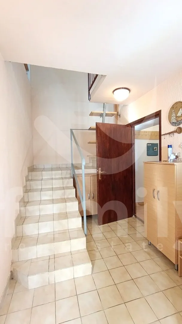 renovirana kuća u prigradskom naselju pule - slika 8