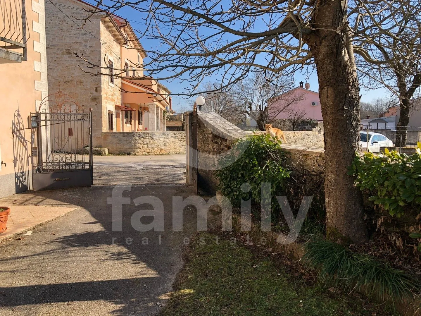 samostojeća kuća s prostranom okućnicom - slika 4