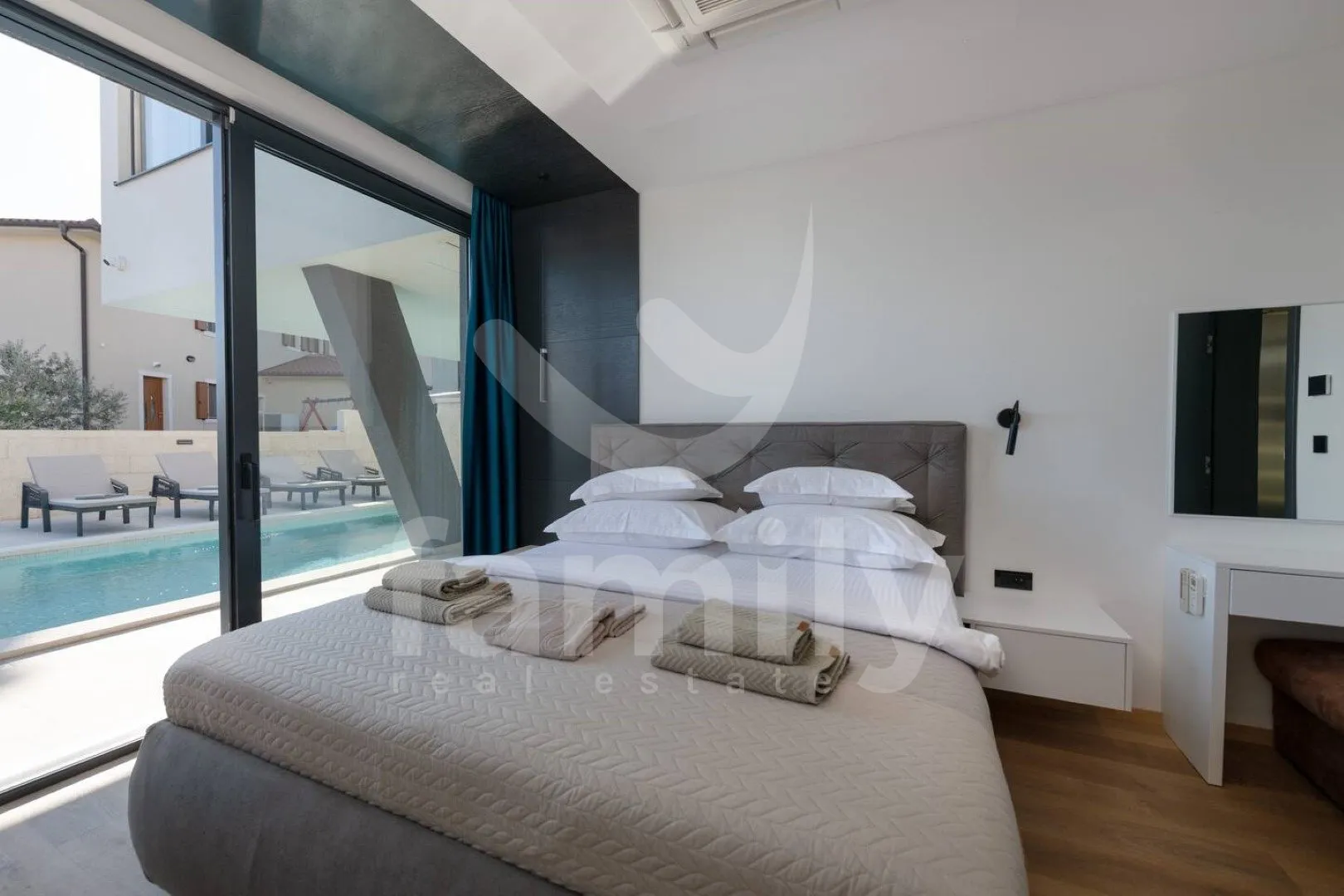 prestižna villa sa panoramskim pogledom na more - slika 7