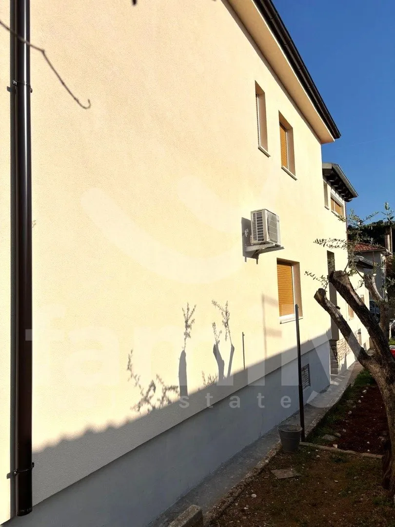 prostrana samostojeća obiteljska kuća sa 4 stambene jedinice - slika 3