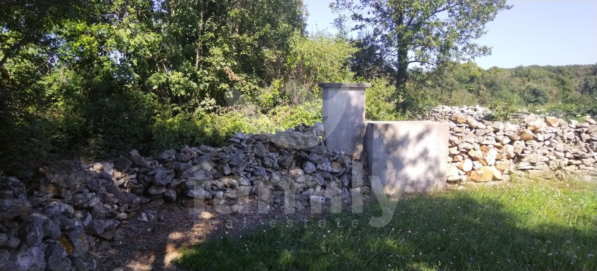 kuća u roh bau fazi sa prostranom okućnicom - slika 3