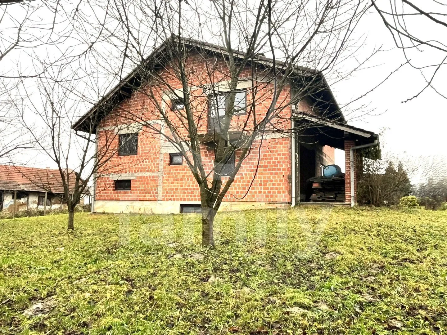 eksluzivno prodaja prostrane obiteljske kuće u visokom roh bau - slika 23