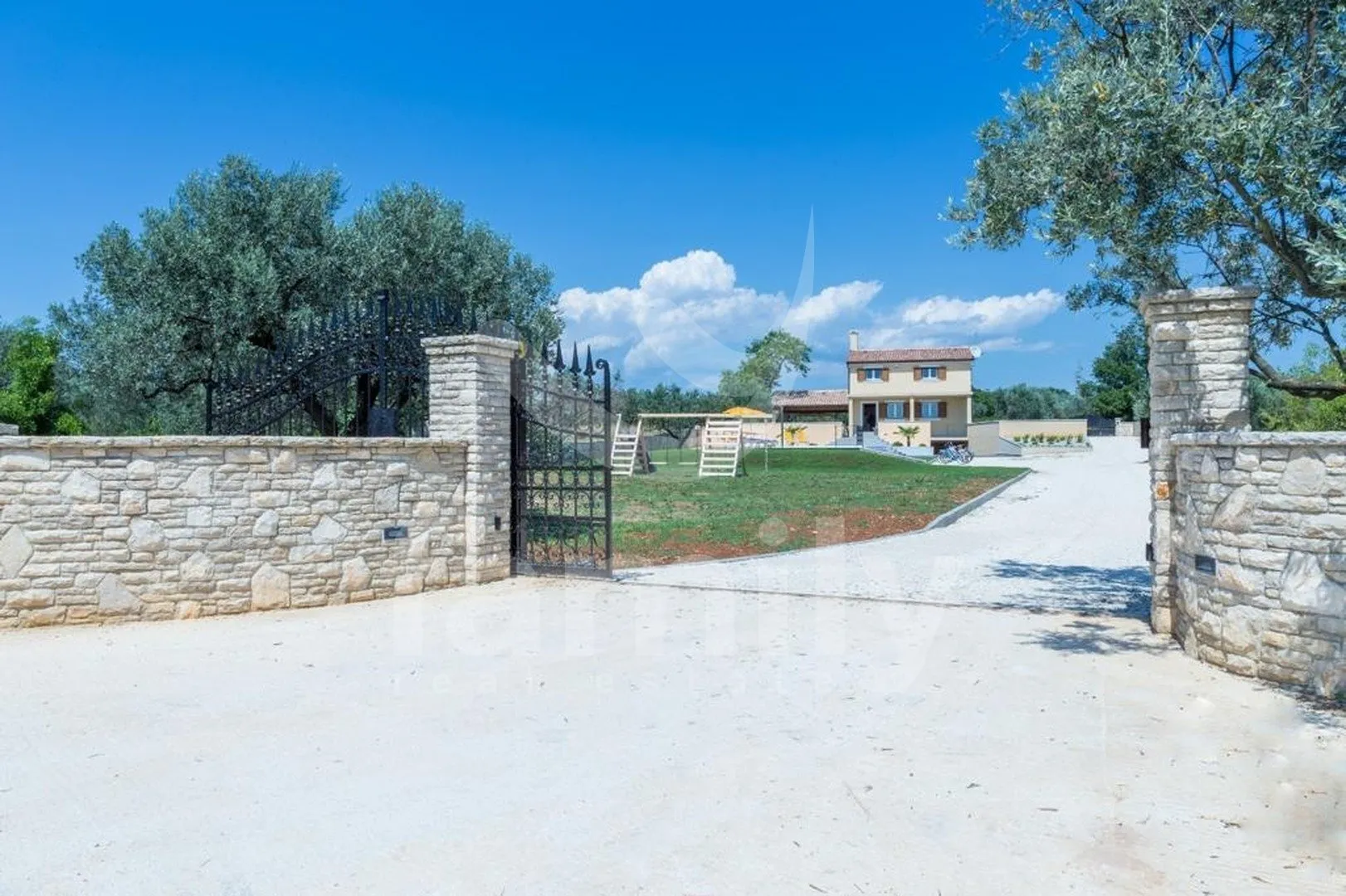 vila u oazi mira sa pogledom na more i brijunsko otočje - slika 14