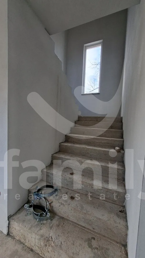 moderna kuća sa bazenom i garažom - slika 19