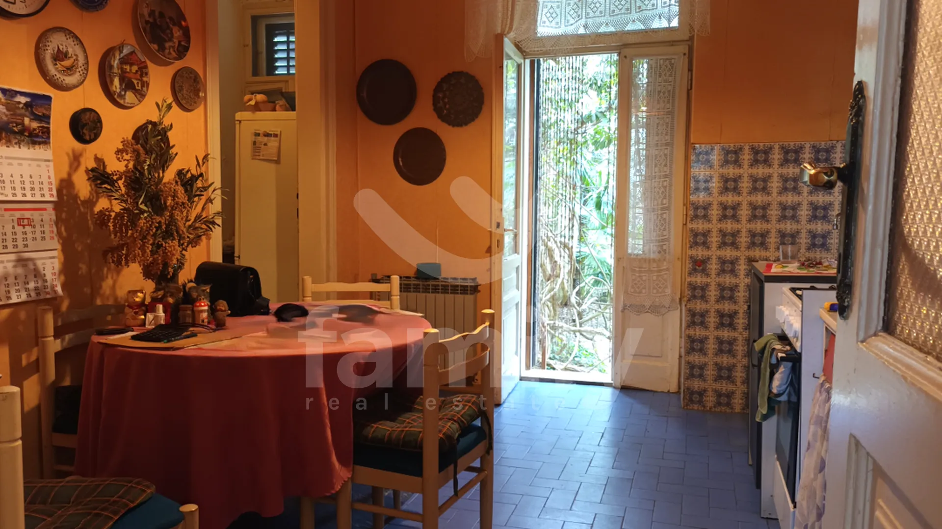prostran stan sa vrtom za adaptaciju u srcu pule - slika 4