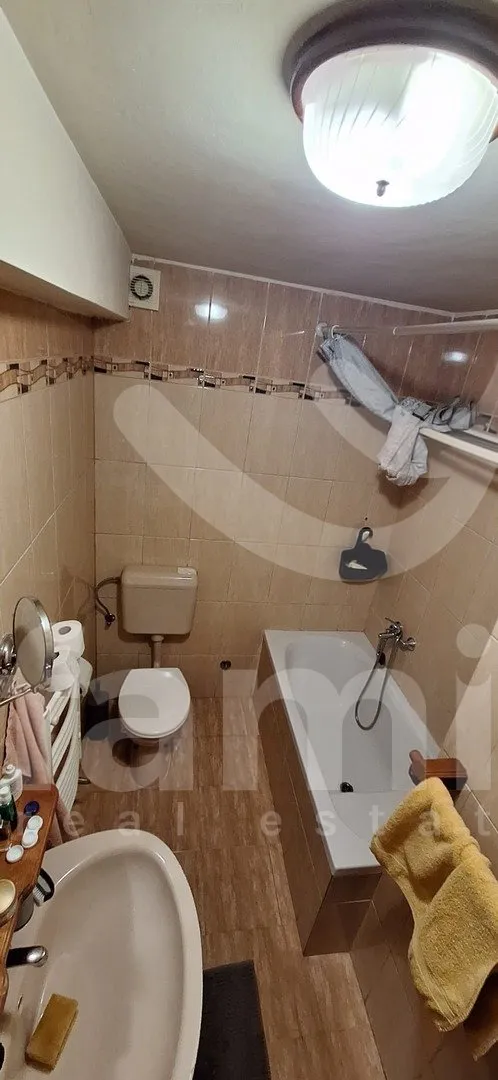 apartmanska kuća sa 4 stana i pogledom na more - slika 18