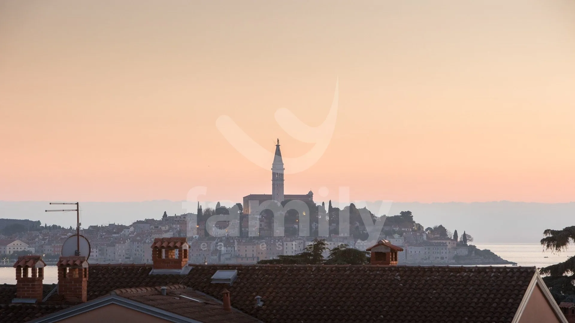 visokokvalitetan luksuzan stan sa pogledom na rovinj i more - slika 3