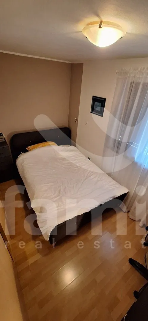 apartmanska kuća sa 4 stana i pogledom na more - slika 16
