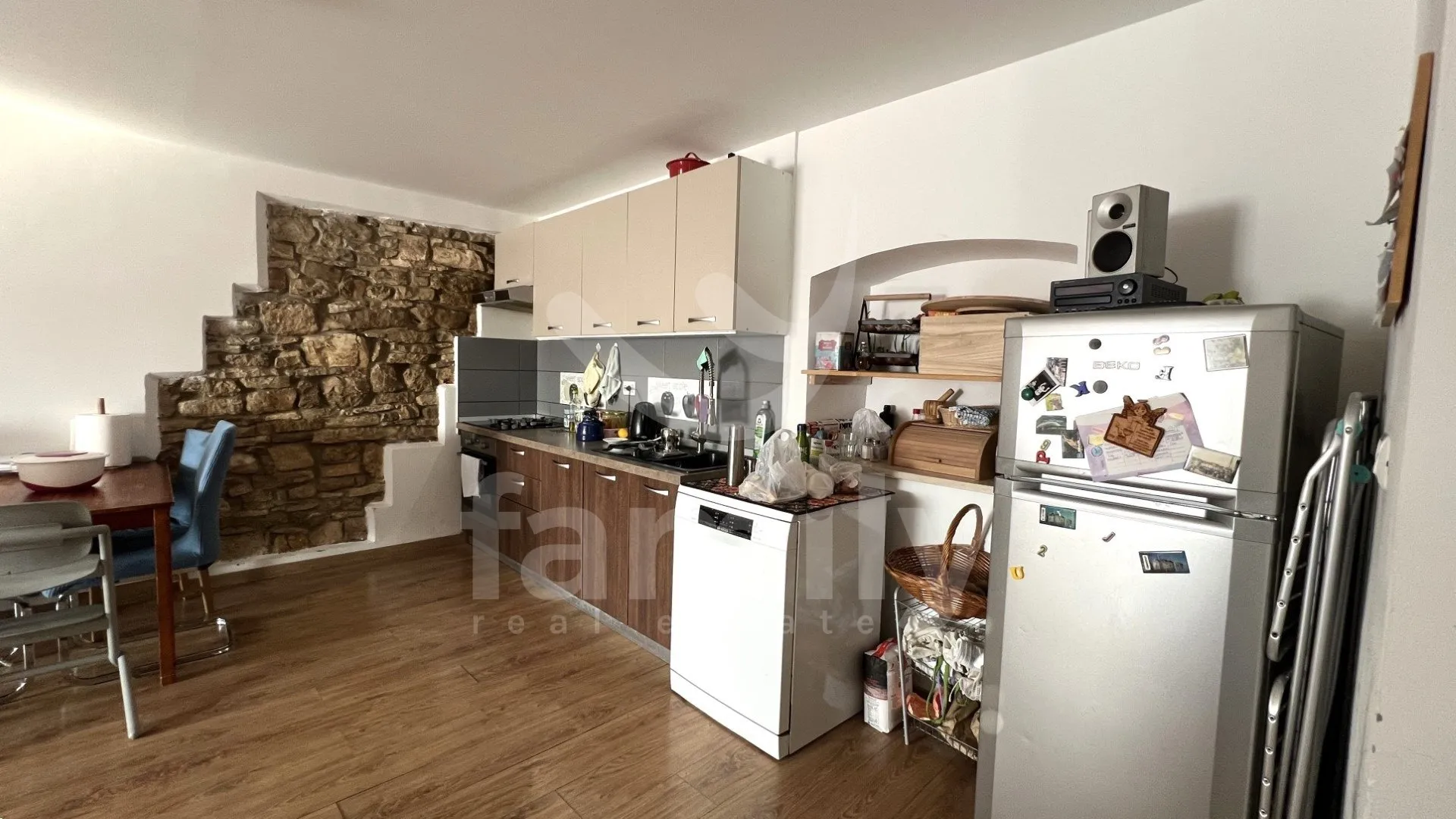 Prodaja Visokoisplative Kuće Sa Dva Apartmana U Rovinju