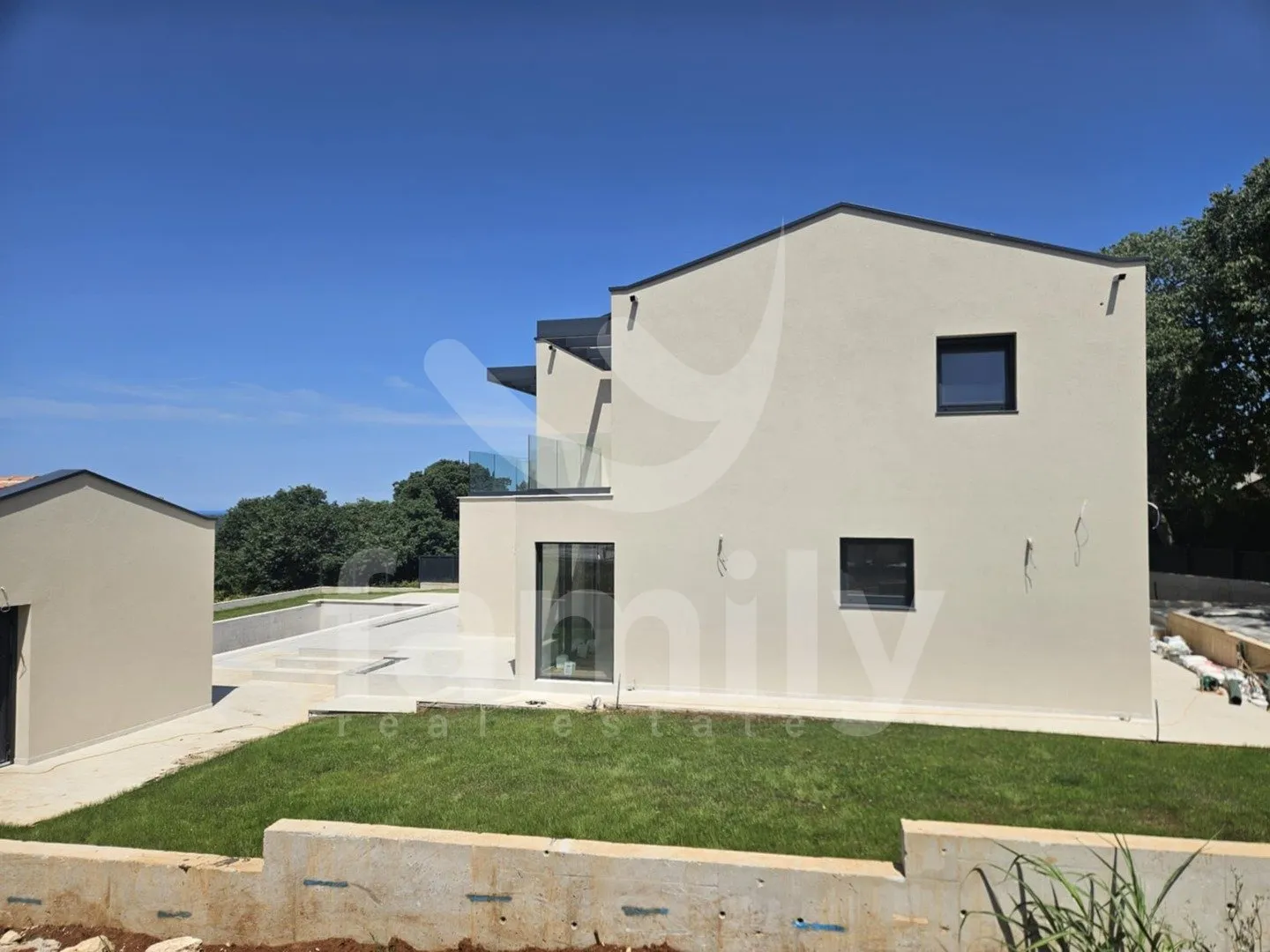 vila sa prekrasnim pogledom na prirodu i more - slika 3