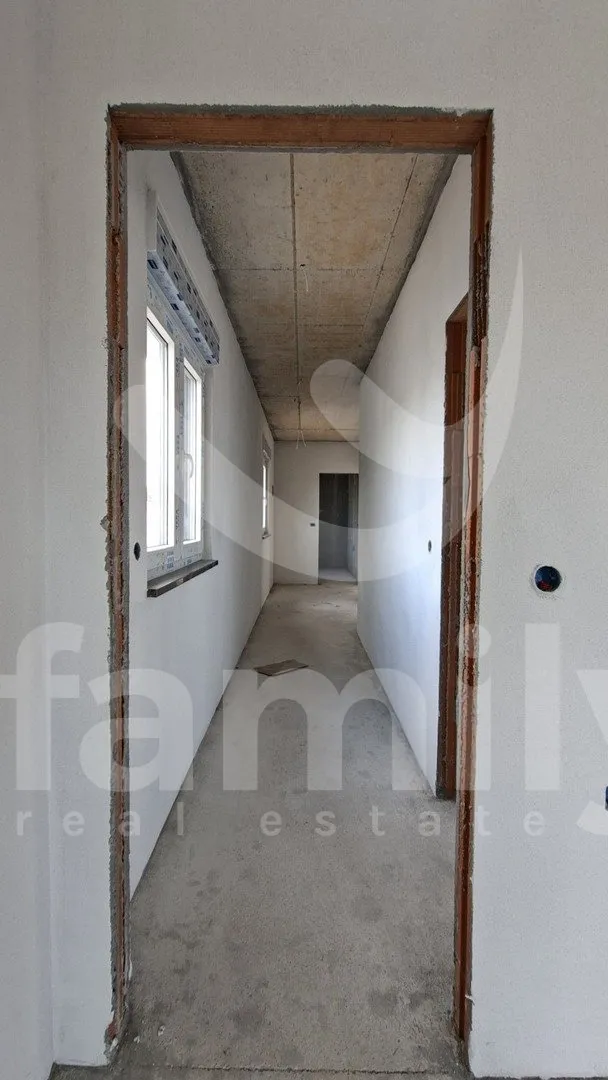 moderna kuća sa bazenom i garažom - slika 13