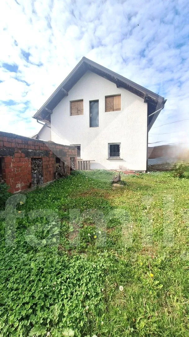 prodaja prostrane obiteljske kuće s velikim imanjem - slika 26