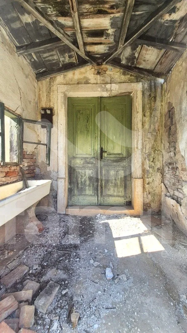 prodaja obiteljske kuće za adaptaciju na mirnoj lokaciji - slika 4
