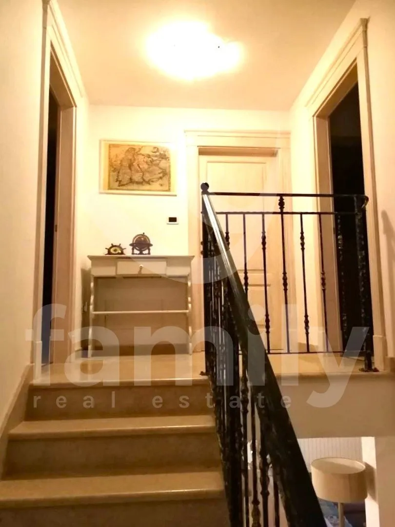 visokokvalitetna kamena vila sa bazenom i garažom - slika 16