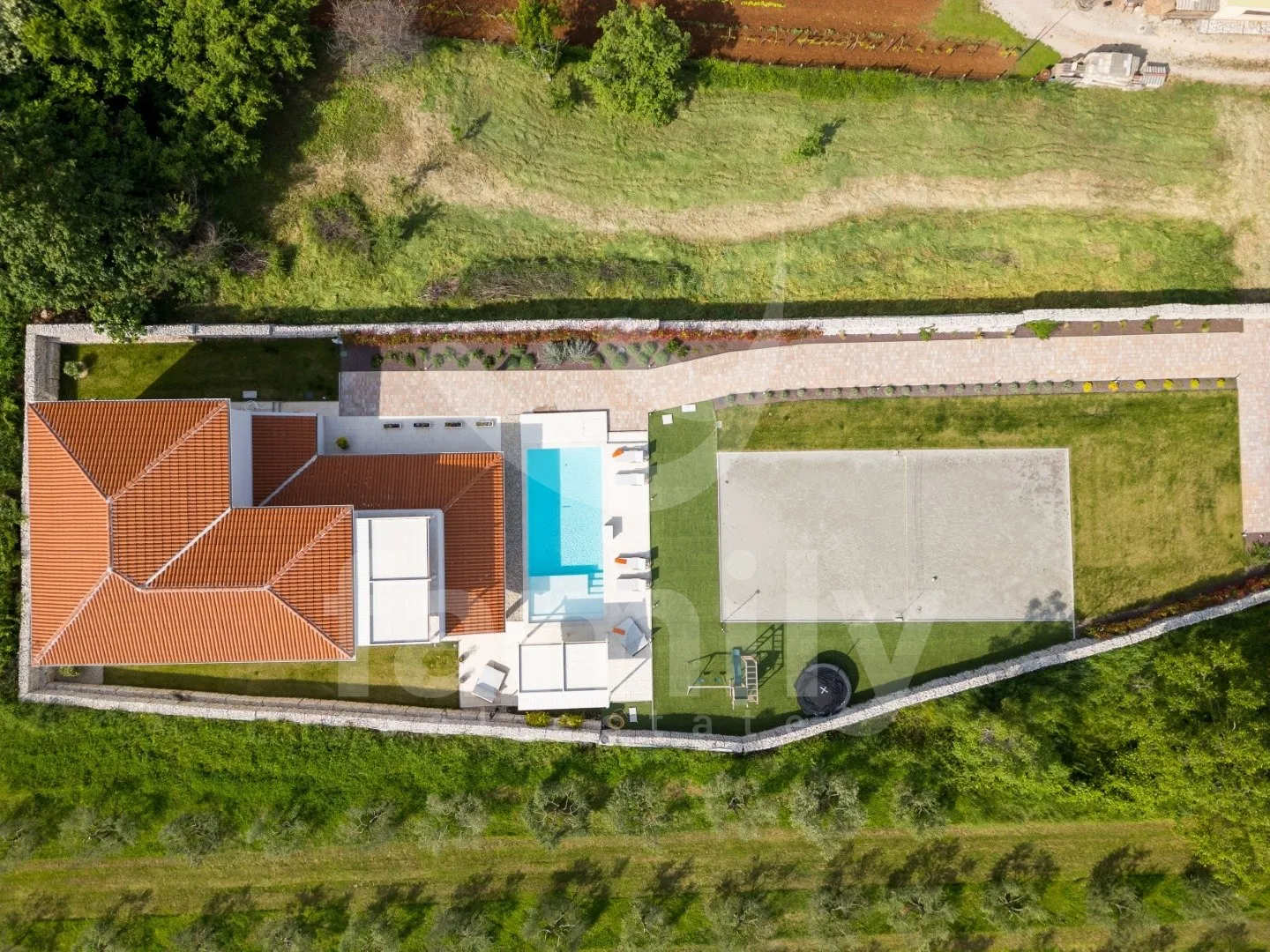 unikatna pasivna vila sa bazenom i predivnim pogledom - slika 2