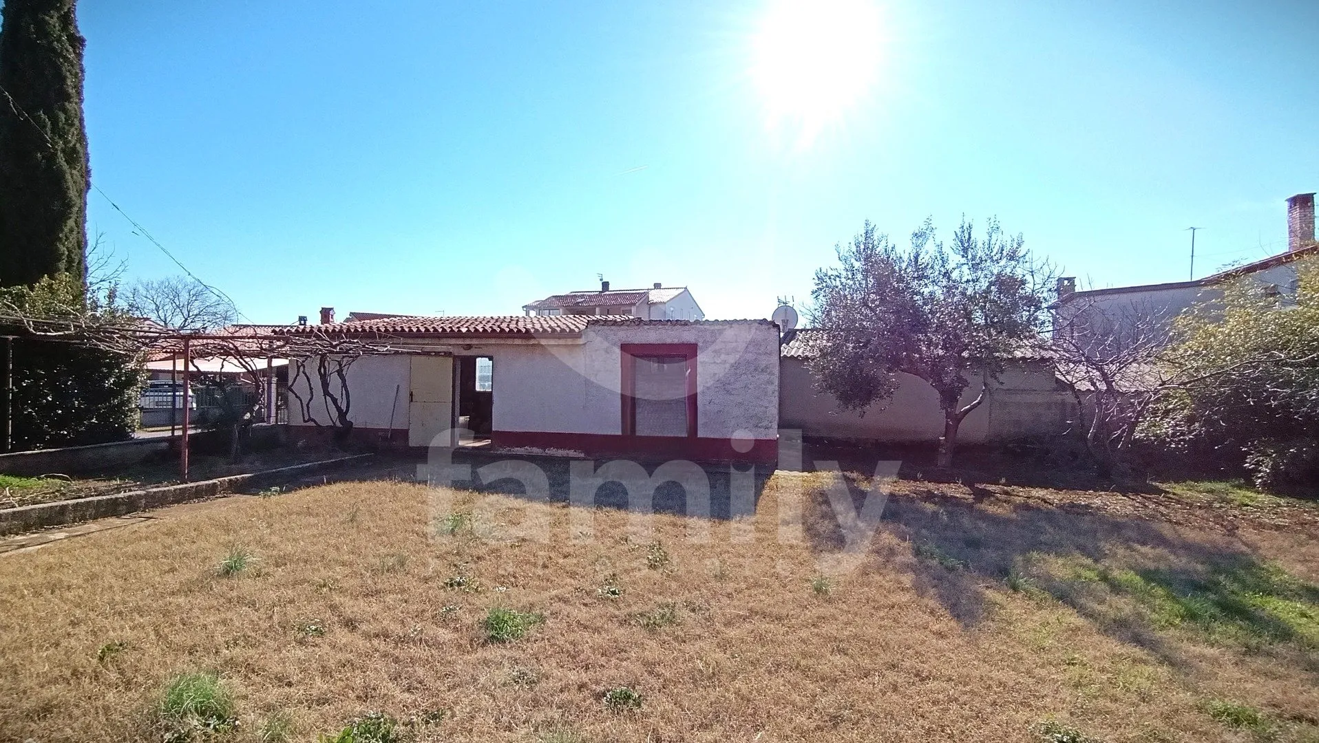 prodaja šarmantne kuće za renovaciju u mirnom naselju - slika 28