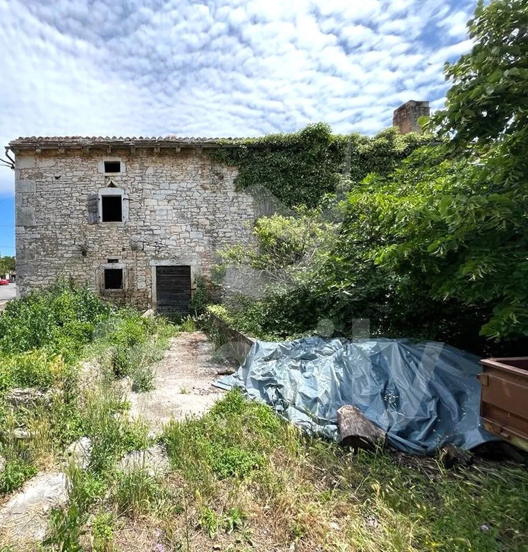 kamena kuća sa prostranom okućnicom - slika 4