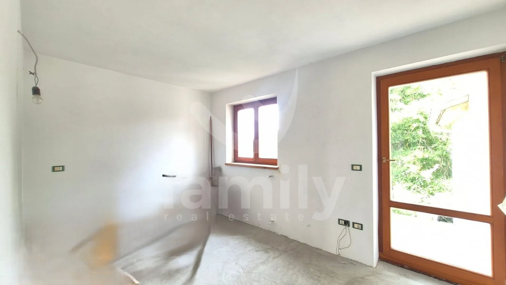 prodaja stana s potencijalom za uređenje u blizini mora - slika 12