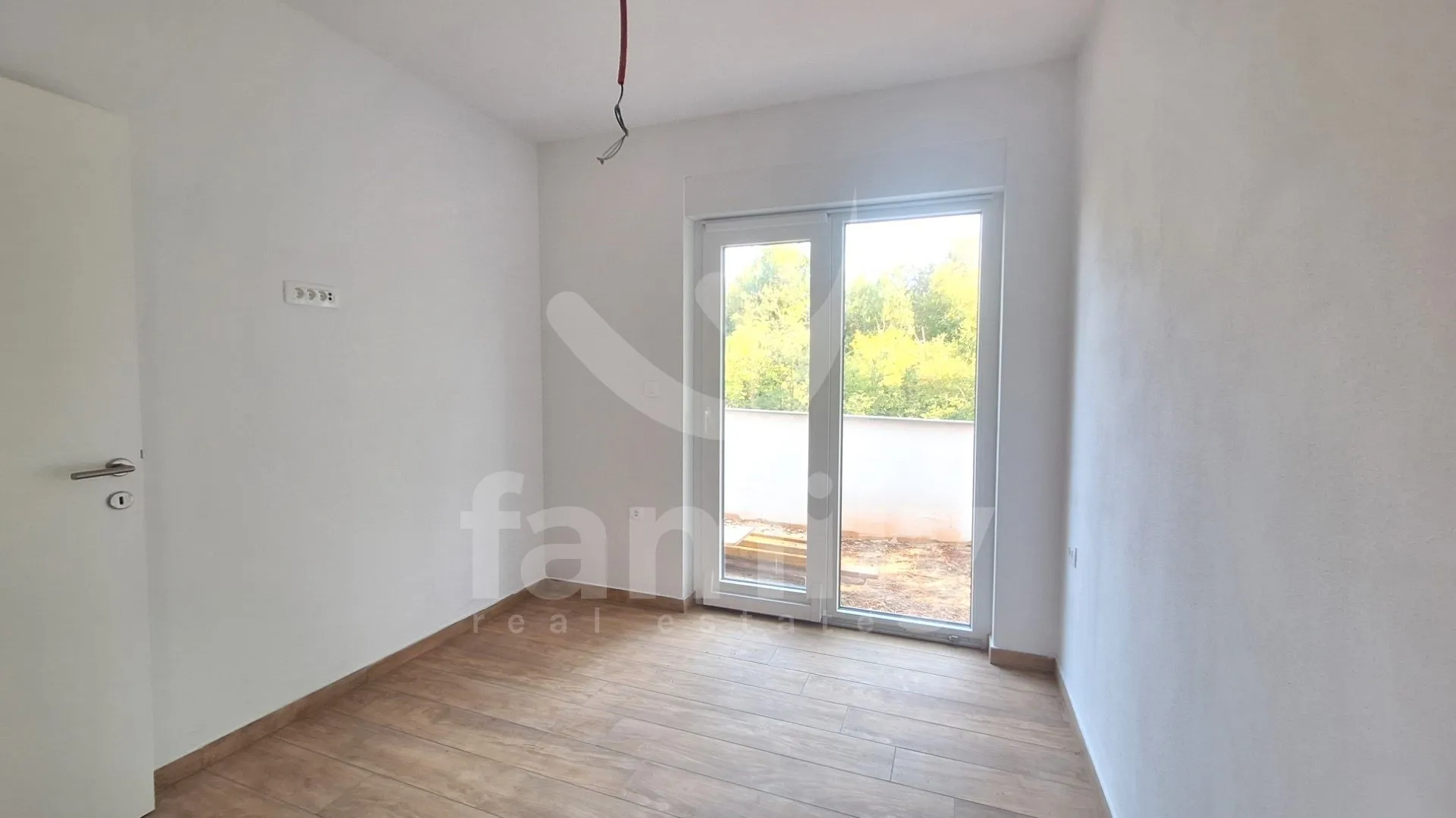 prodaja komforan dvosoban stan novogradnja blizu mora - slika 4