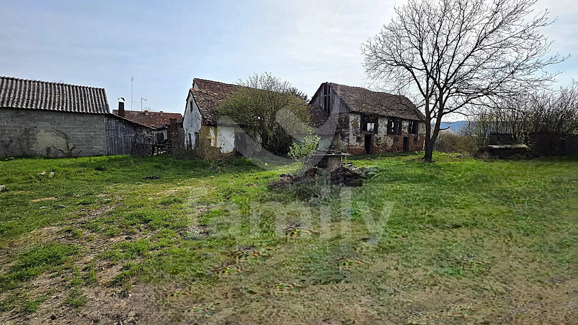 prodaja kuće sa prostranom okućnicom u dragovcima - slika 5