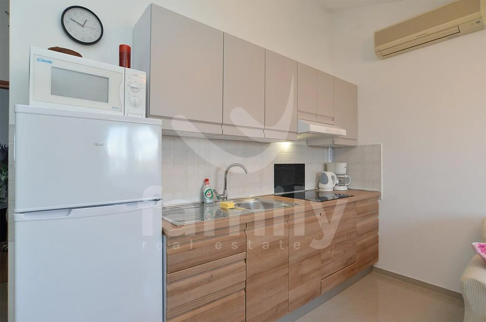 profitabilna apartmanska kuća sa bazenom i 6 stanova - slika 7