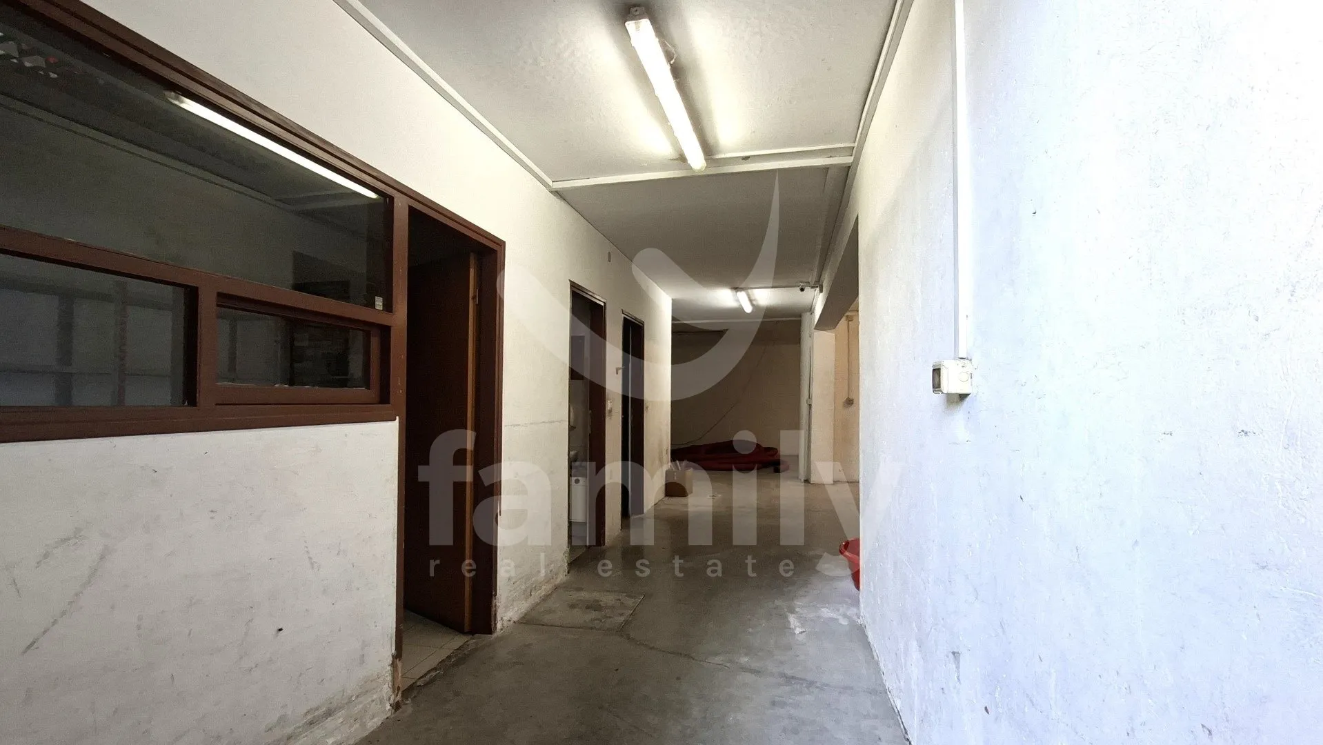 zakup prostranog poslovnog prostora u gradu - slika 10
